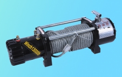 小吊機(jī)配合電動(dòng)絞盤用于裝貨