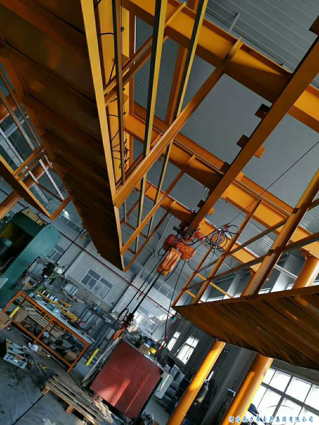 辰力起重葫蘆車間